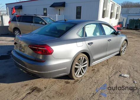 2017 Volkswagen Passat 1.8T R-Line из США, поврежденный, VIN 1VWDT7A33HC068116